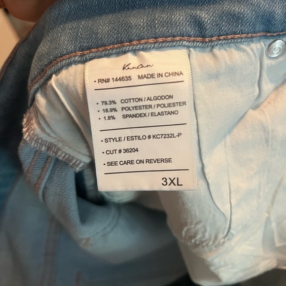 Kancan Distressed Blue Jeans Women’s Size 3XL Light Wash - Picture 6 of 6